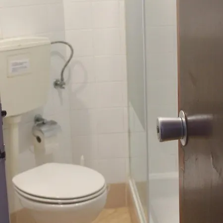 ゲストハウス Vegas - Adults Only 2*